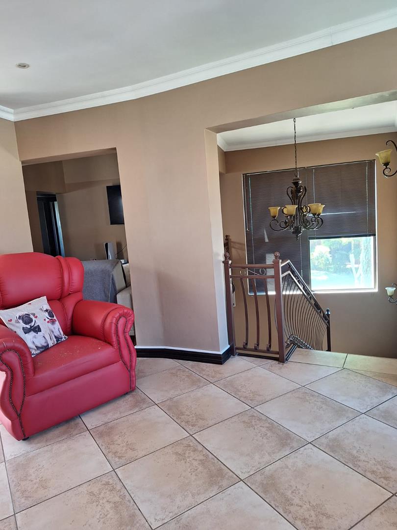 To Let 4 Bedroom Property for Rent in Melodie North West